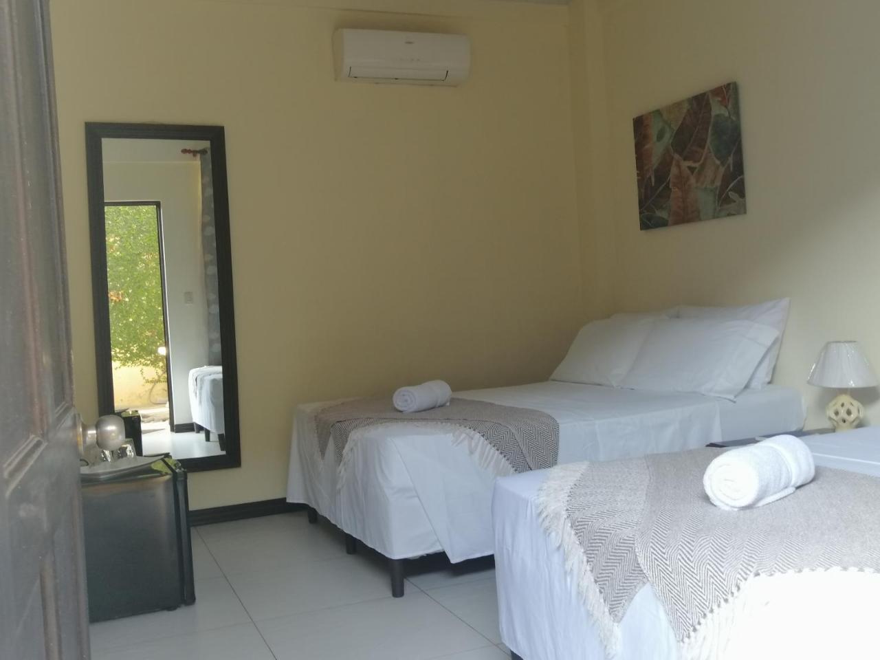 Cabinas Gosen Puntarenas Esterno foto