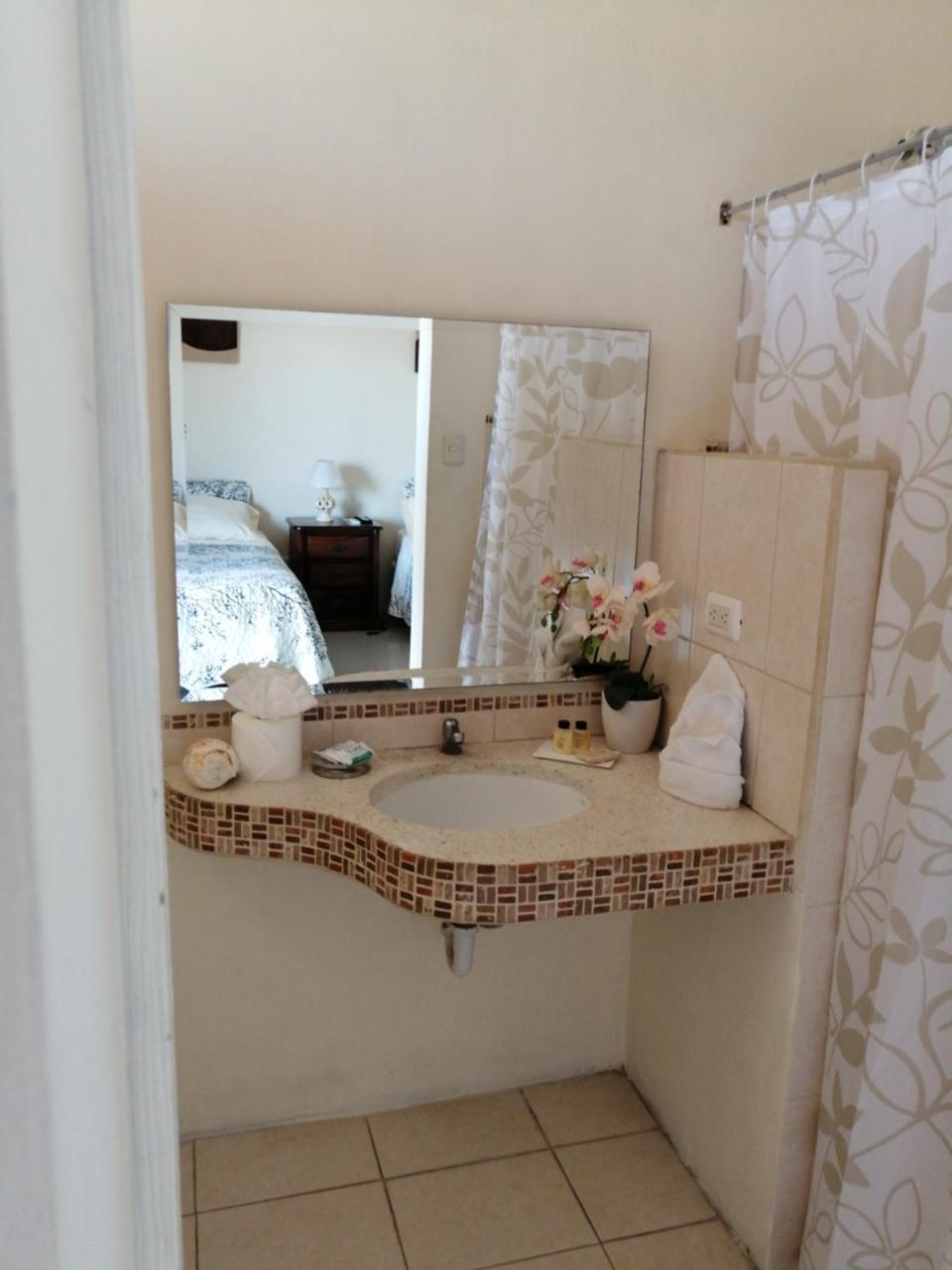Cabinas Gosen Puntarenas Esterno foto