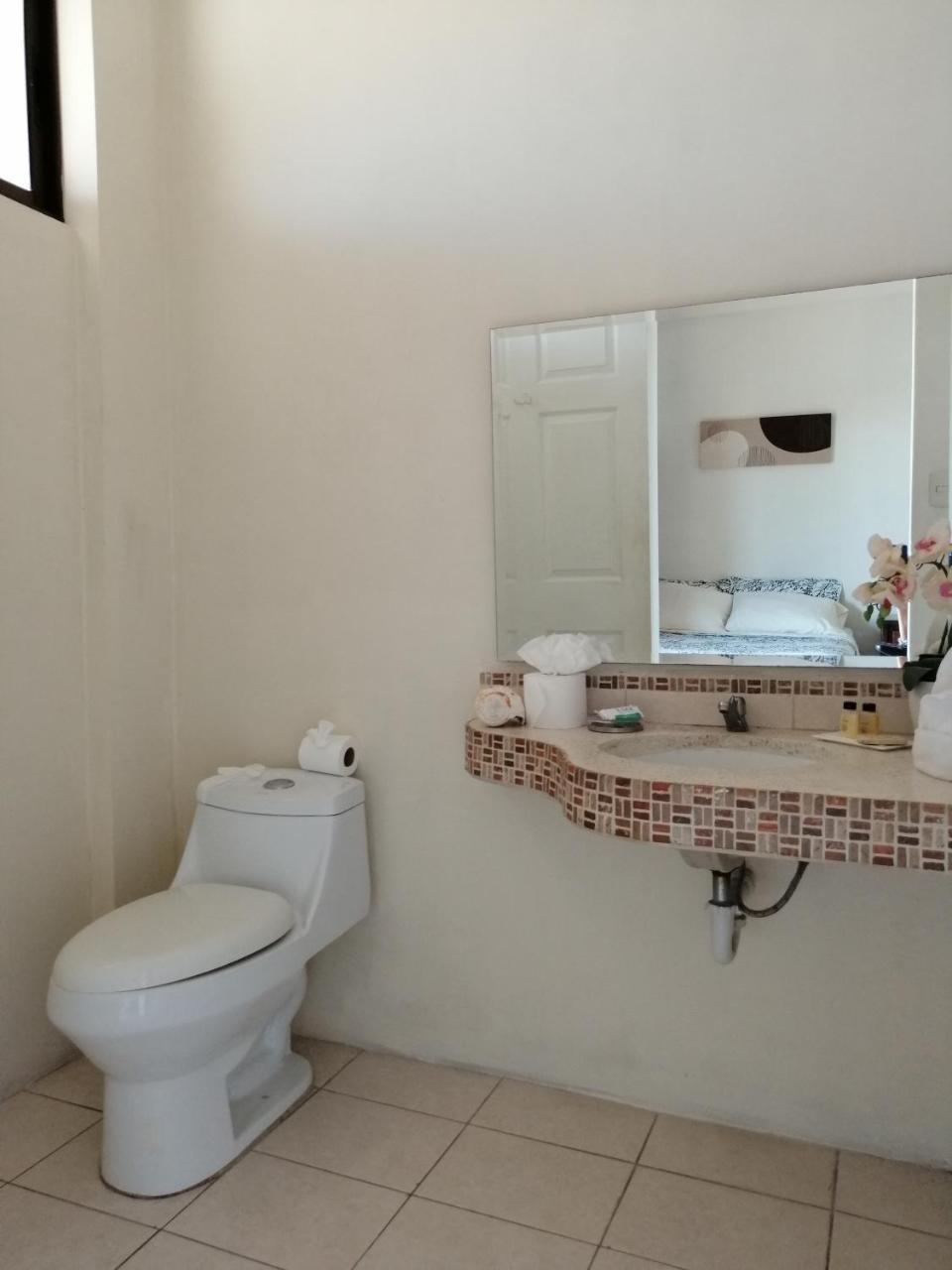 Cabinas Gosen Puntarenas Esterno foto